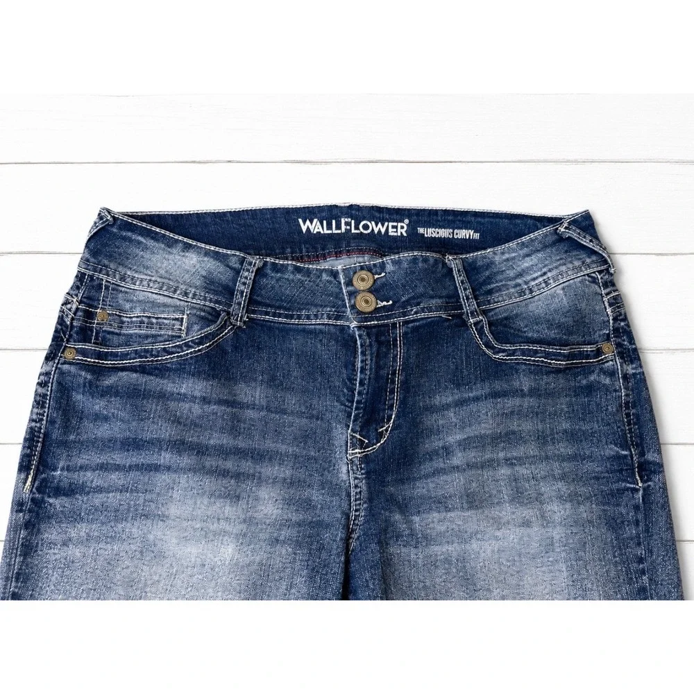 WallFlower Luscious Curvy Fit Bootcut Jeans Medium Wash Size 15 Blue 34x26 Y2K